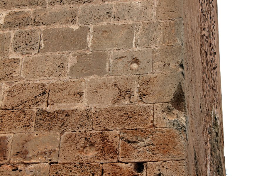 File:Castillo de Sax impactos.jpg