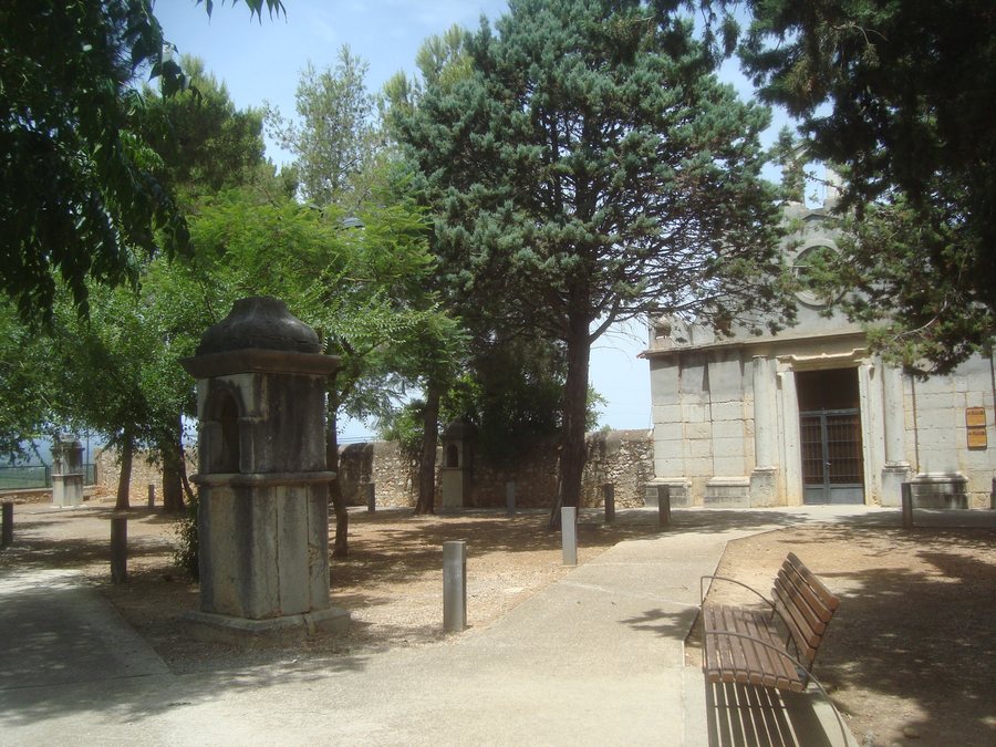 File:Ermita del Calvario de la Salsadella.jpg