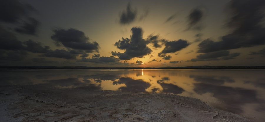 File:Sunset reflections of Torrevieja (Unsplash).jpg