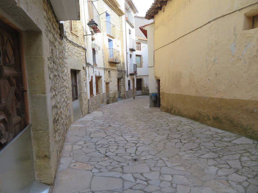 File:Calle del Núcleo Histórico Tradicional de Todolella, Castellón.jpg