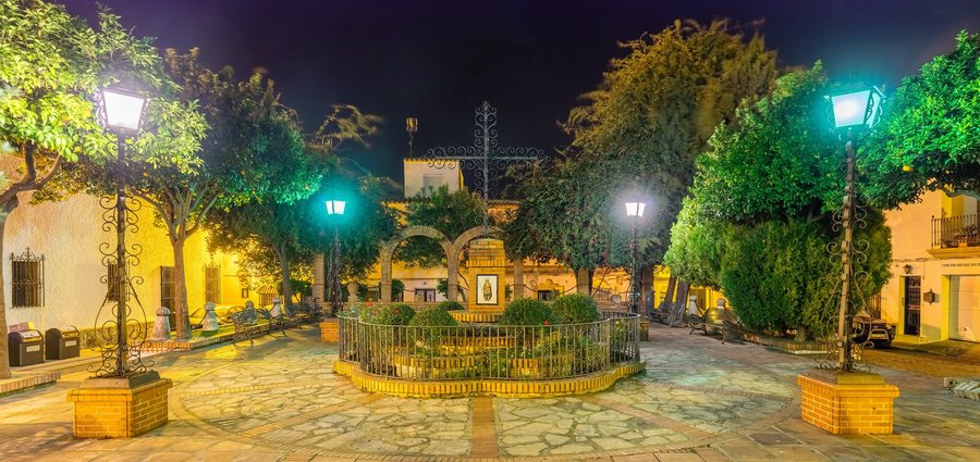 File:Plaza San Isidro, Algeciras, Cádiz, España, 2015-12-09, DD 09-11 HDR.JPG