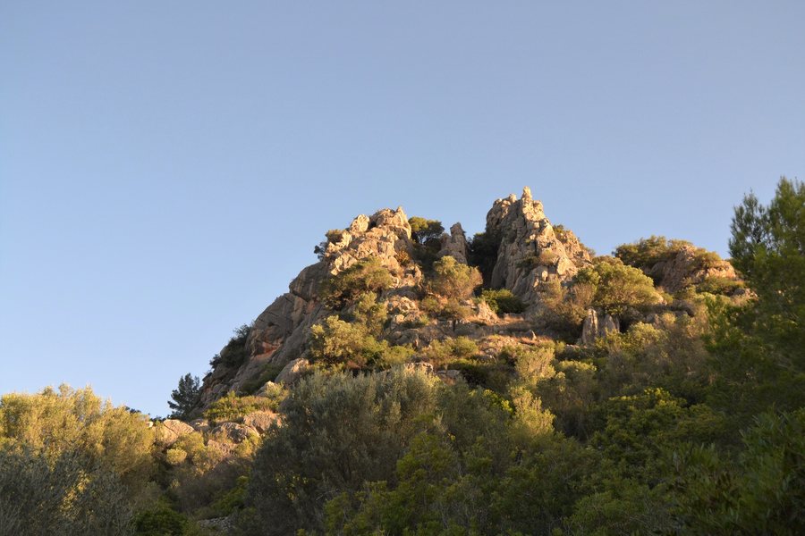 File:Roques a la muntanya de la Sella, Pedreguer.jpg