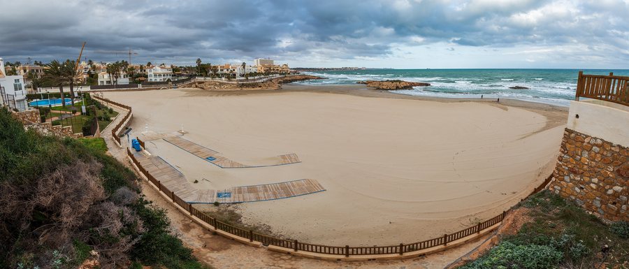 File:Beach in Cala Capitán in Cabo Roig in Orihuela Costa, Orihuela, Alicante, Spain, 2022 January - 2.jpg