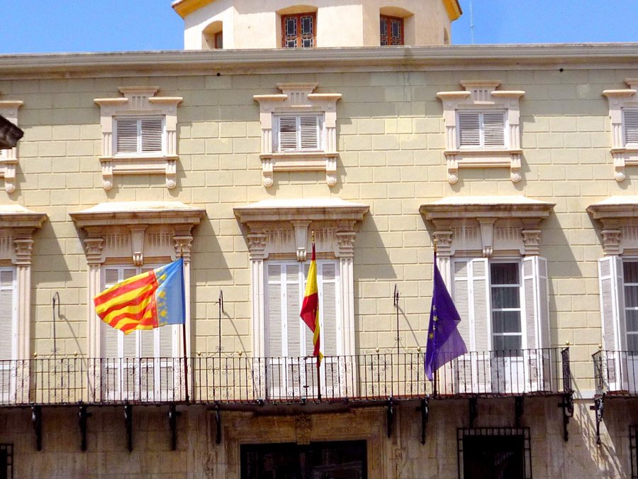 File:Orihuela - Ayuntamiento (Palacio del Marqués de Arneva) 4.jpg