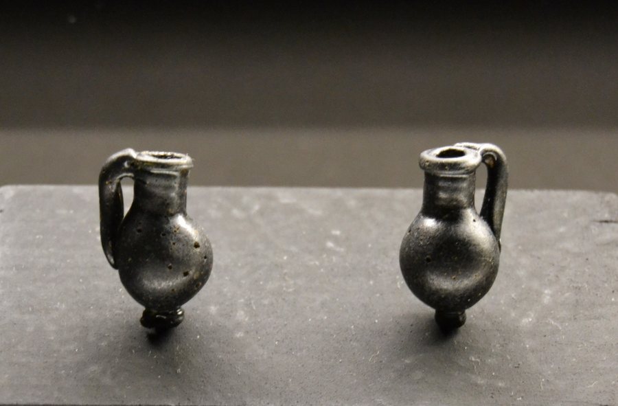 File:Gerretes de pasta vítrea, segle IV, nècropoli de l'Albir, MARQ.JPG