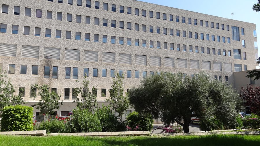 File:Hospital de San Juan de Alicante. Fachada Sur - panoramio.jpg