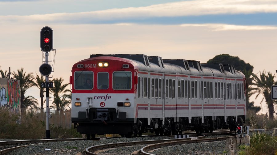 File:Renfe Regionalbahn - Torrellano.jpg