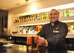 Yimi, Barkeeper Hotel Expo Valencia